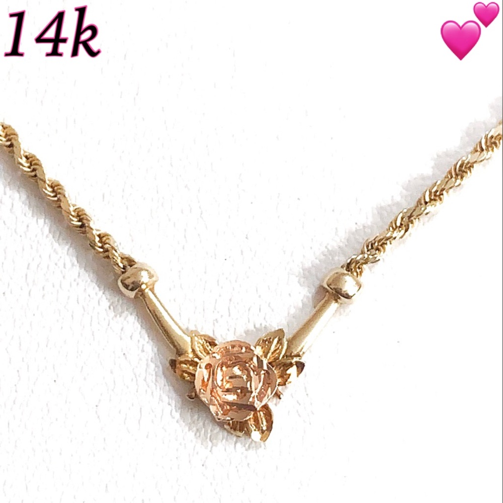 SOLD🔥 14K Diamond Cut Rope w/ Rose V-Necklace